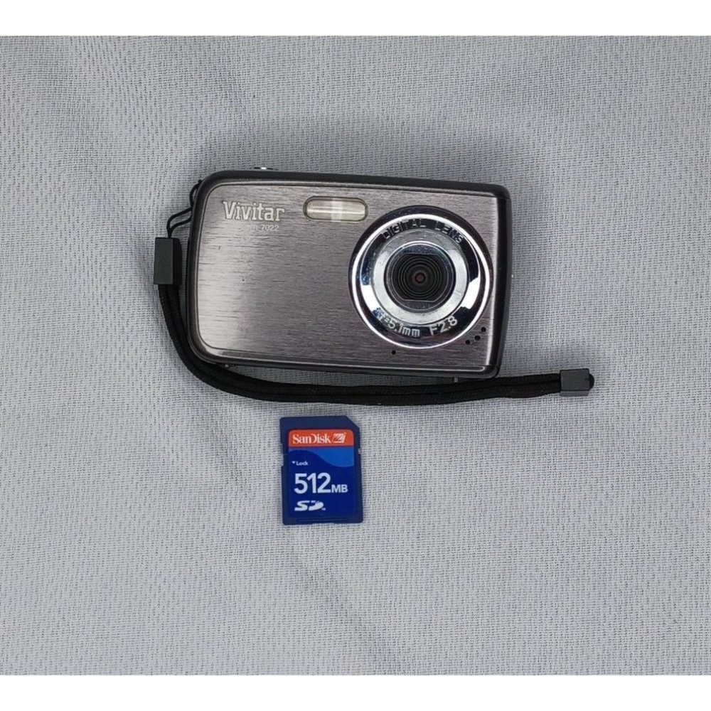 CAMERA, VIVITAR VIVICAM 7022, GREY, DIGITAL CAMERA, 7.1 MP WITH MEMORY CARD